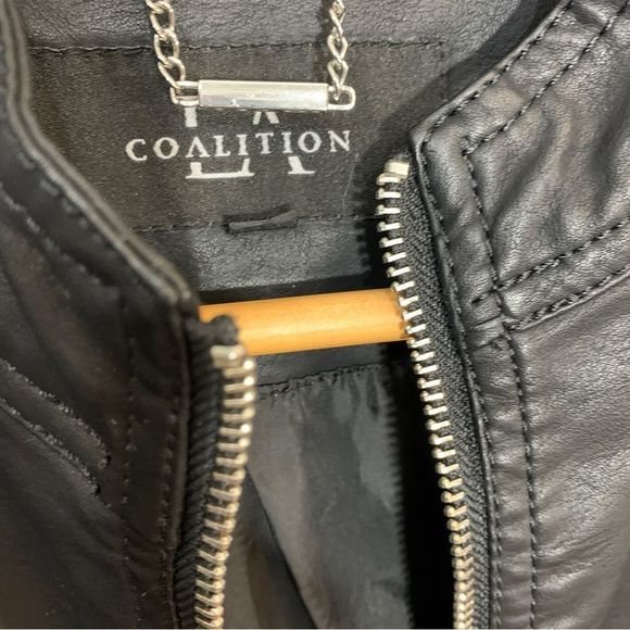 LA Coalition Faux Black Leather Biker Jacket with Ribbed Accents Large - Picture 5 of 6